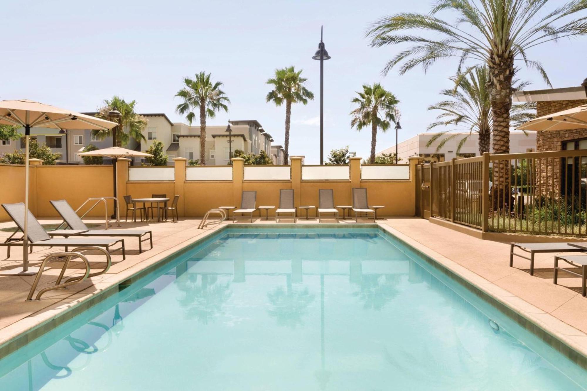 Residence Inn San Diego North/Сан Маркос Екстериор снимка